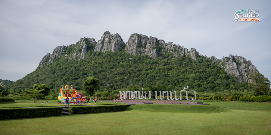 ตลาดริมทางที่ลานโพธิ์